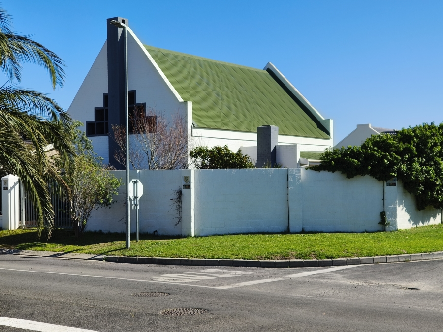 4 Bedroom Property for Sale in Dobson Western Cape